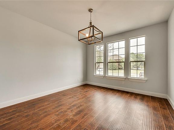 3rd image of 7210 Lynn Dr