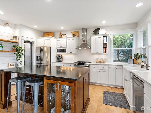 4th image of 1436 Larkspur Street