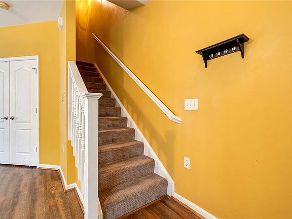 4th image of 1085 Gamston Ln