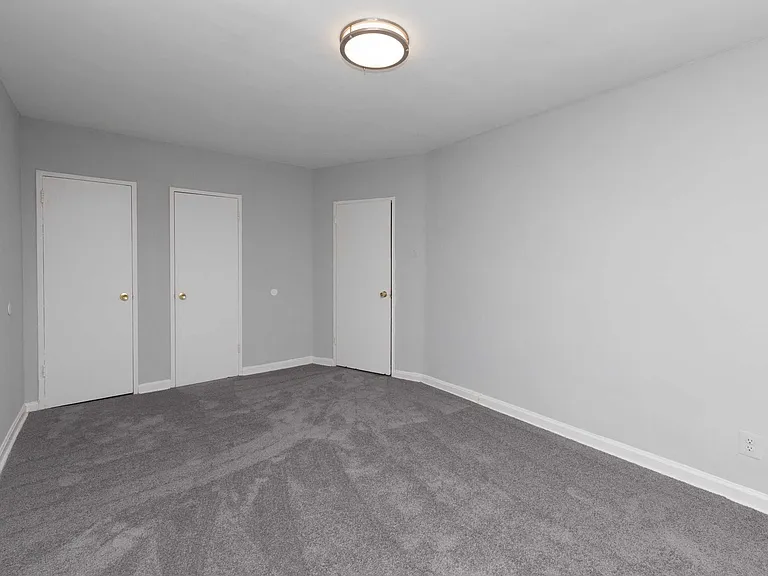 Revere Court Apartments — Photo 8