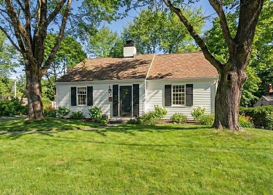 1st image of 2 Woodbine Ln
