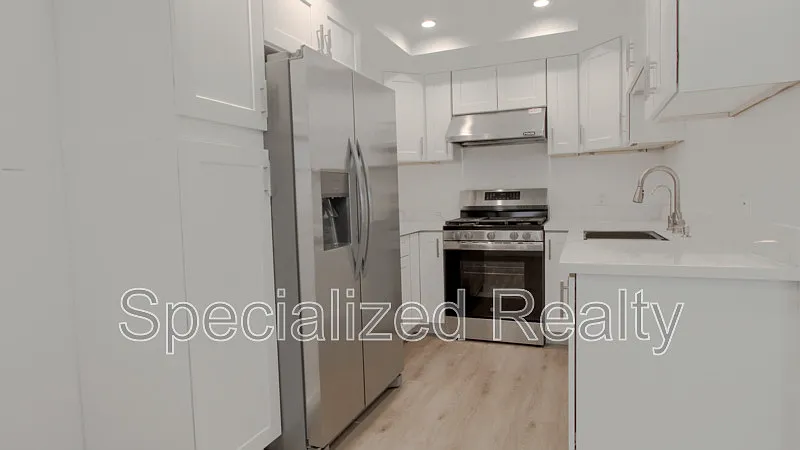 3 bed, 3.0 bath, 1310 sqft, $2,995 — Photo 4