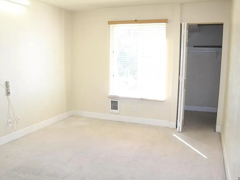 14630 NE 32nd St — Photo 2