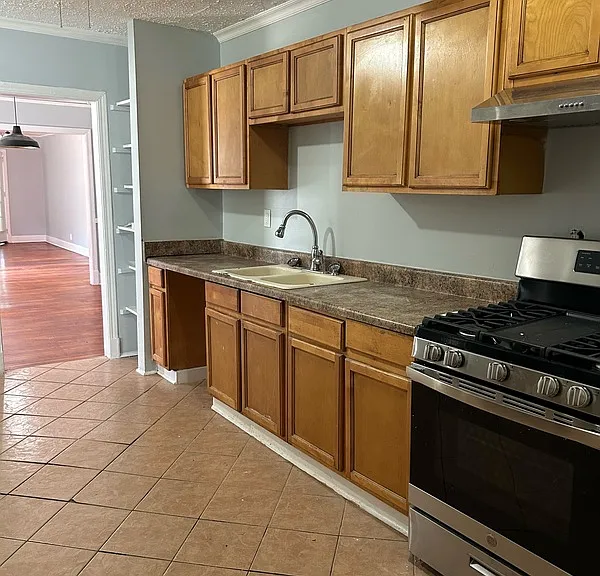 2532 Jewel St — Photo 11