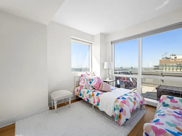 2628 Broadway image 11 of 12