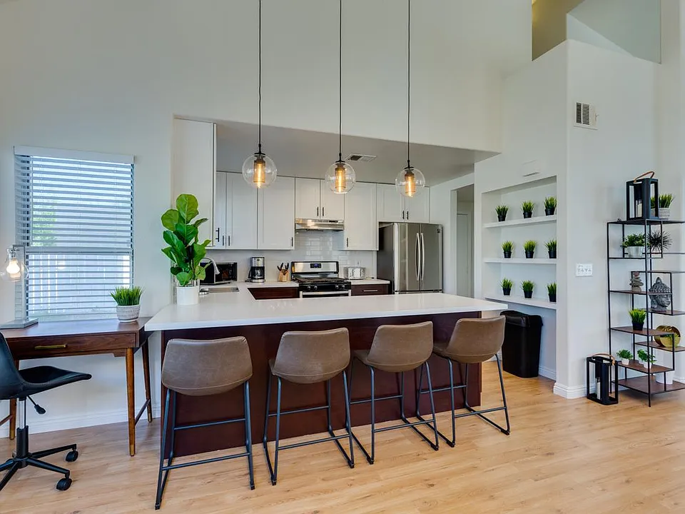 3262 Hidden Falls Way