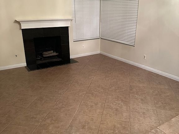 2nd image of 10544 Moorpark St