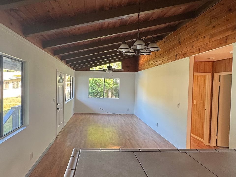 Living room/entrance.