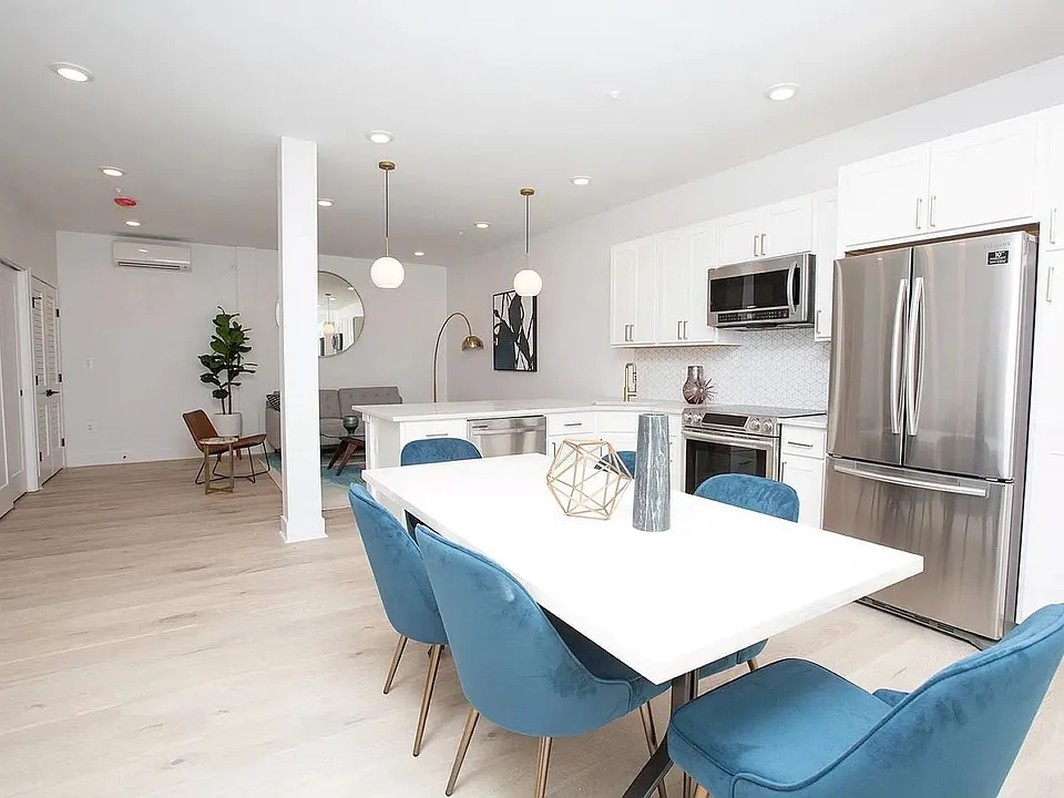 1617 Eastern Ave #305