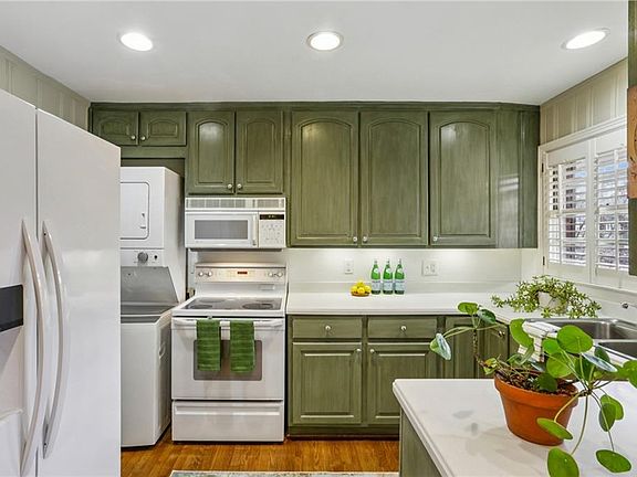 2nd image of 2556 Defoors Ferry Rd NW