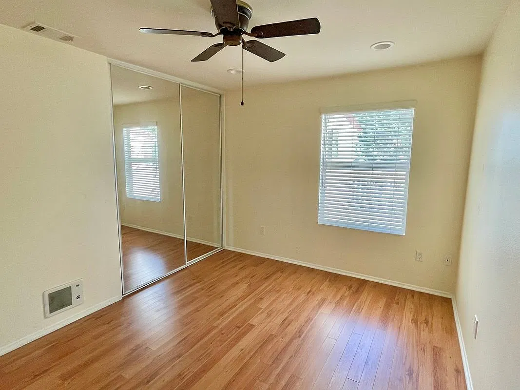 2 bed, 2.0 bath, 945 sqft, $2,880 — Photo 4