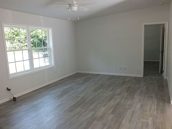 4th image of 253 E Atlantic Ave
