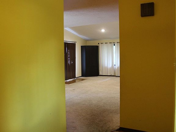 5th image of 501 W Skyway Dr