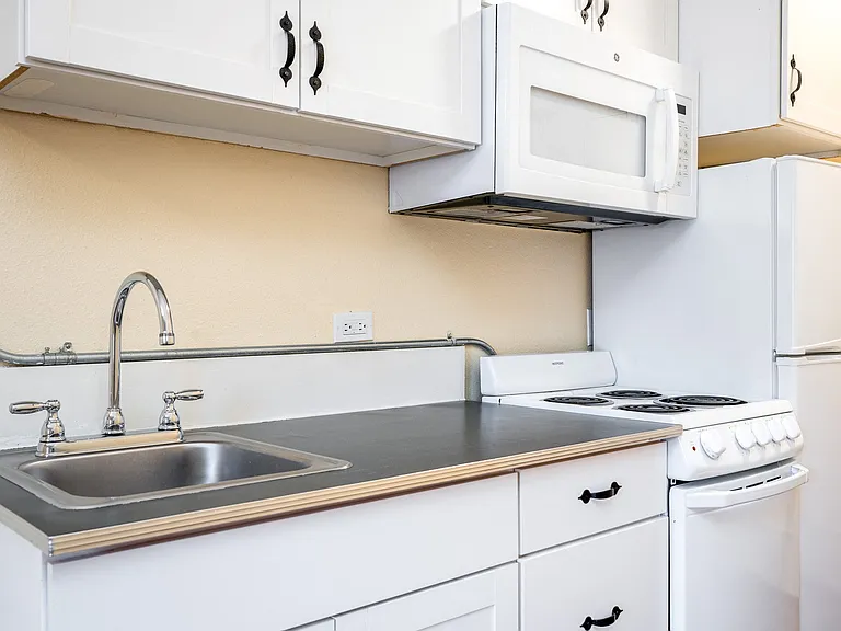 Mississippi Court | Kitchen