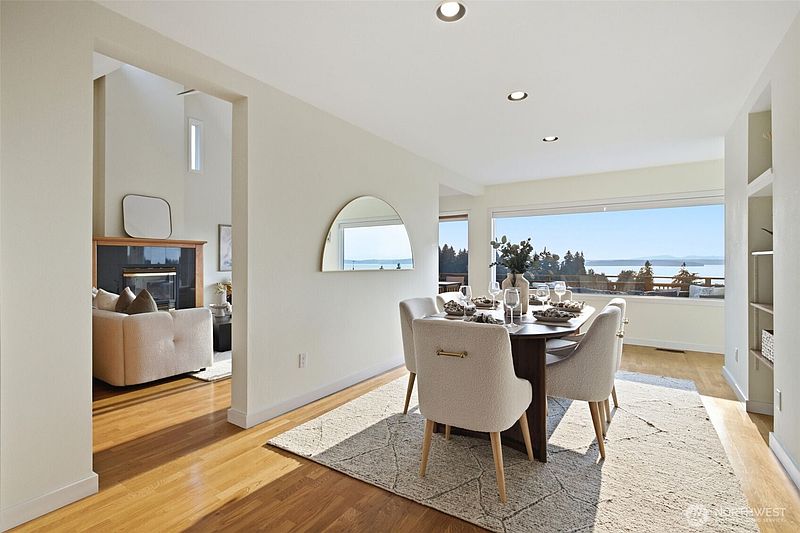 4th image of 7329 44th Avenue SW