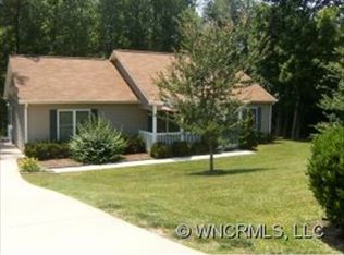 138 Greenfield Ln, Hendersonville, NC 28792