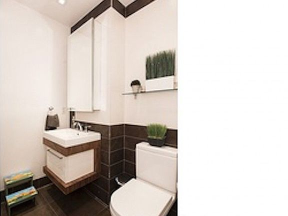 5th image of 2626 Jackson Ave APT 501