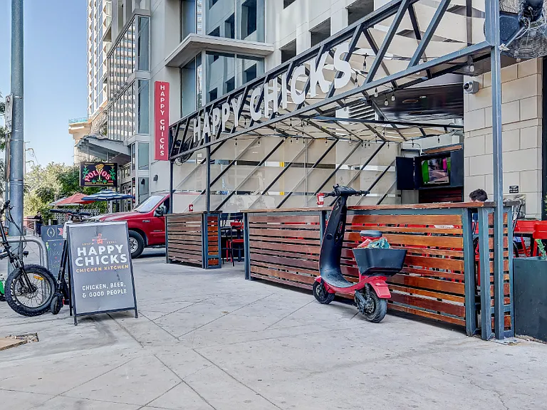 Walking distance retail - Happy Chicks street view