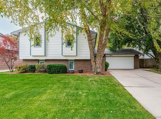 10815 W Rolling Hills Dr, Wichita, KS 67212