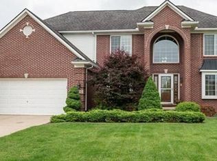 902 Darwin Dr, Chelsea, MI 48118