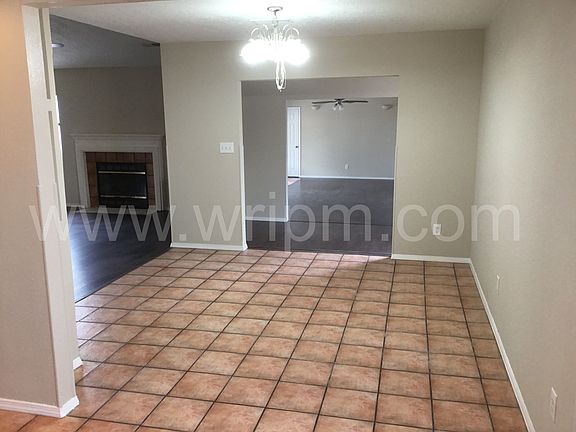 2nd image of 505 Longwood Loop NE