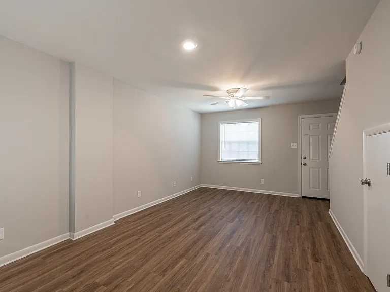 1325 Robins St #6 — Photo 15
