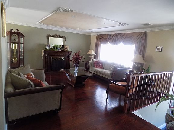3rd image of 794 Imperial Dr