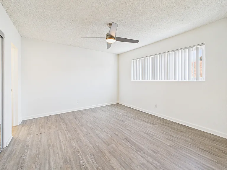 303 Apartments — Photo 38