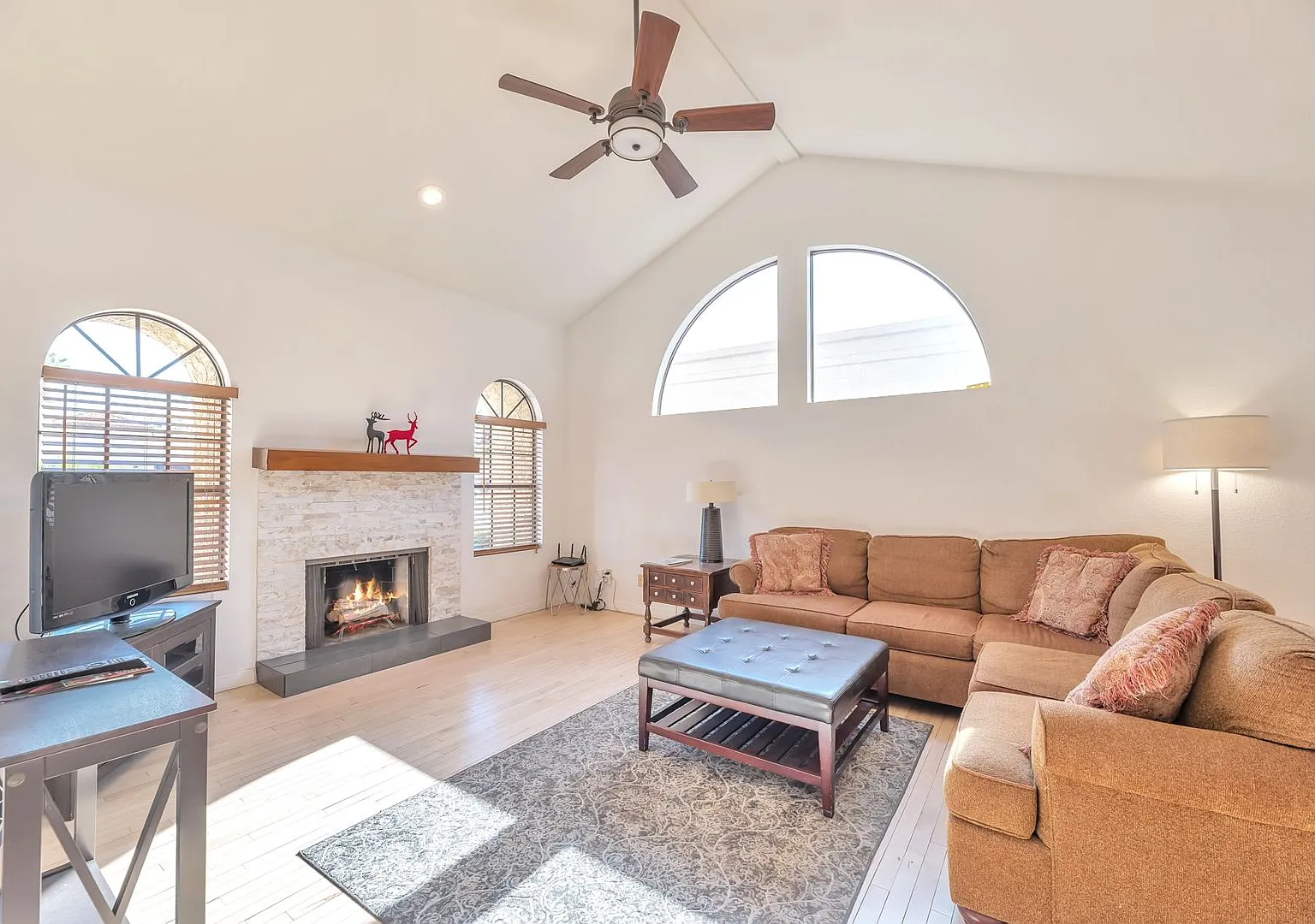 Gorgeous Furnished Home In McCormick Ranch! — Photo 2