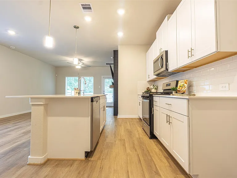 18672 Presswood Way — Photo 7