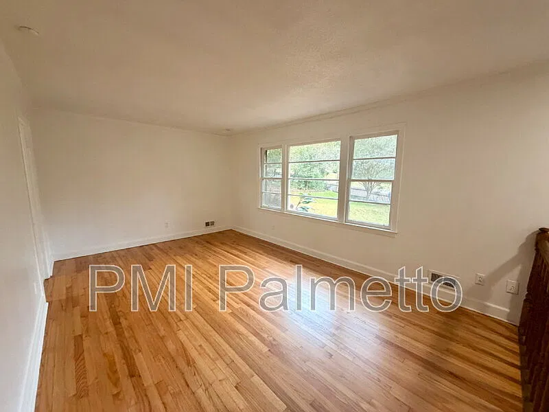 4 bed, 2.5 bath, 1480 sqft, $1,600 — Photo 4