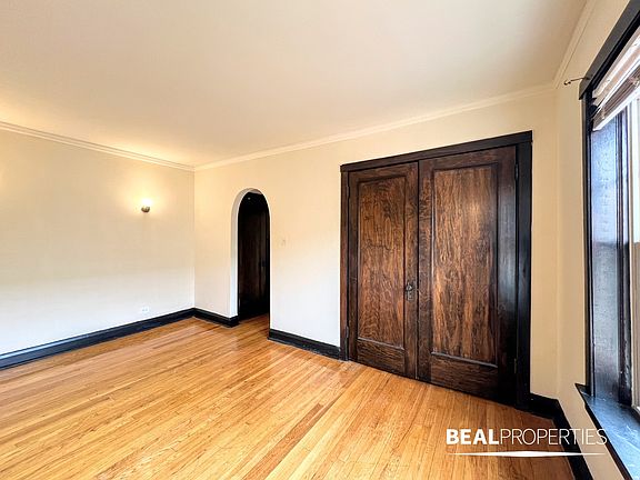 3rd image of 2102 W Ainslie St #W3