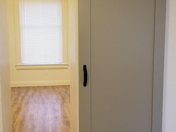 4th image of 814 23rd St