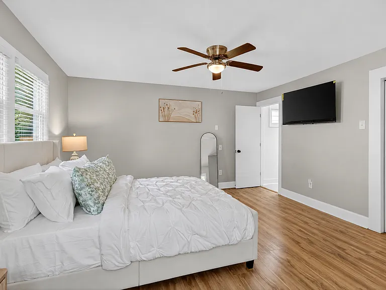 1102 N Church St — Photo 18