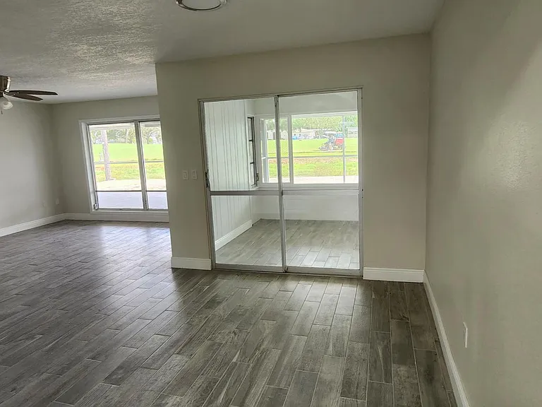 912 La Jolla Ave — Photo 7