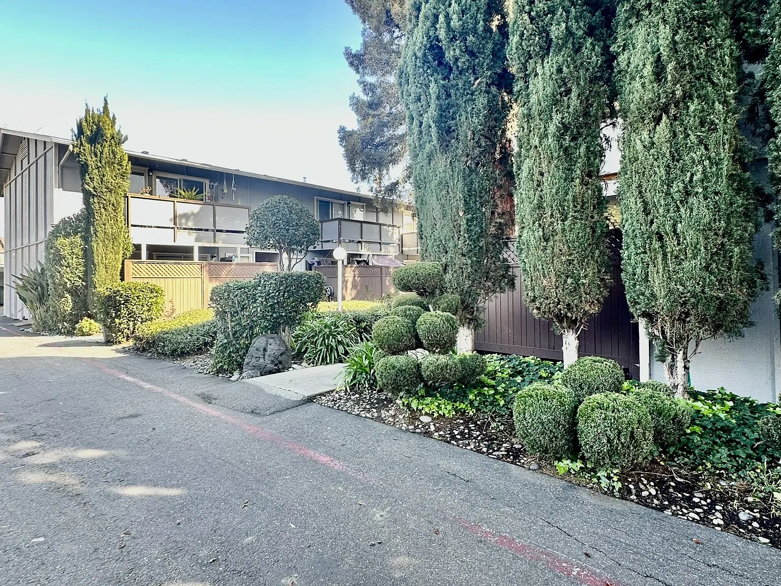 Colony Street Apts — Photo 3
