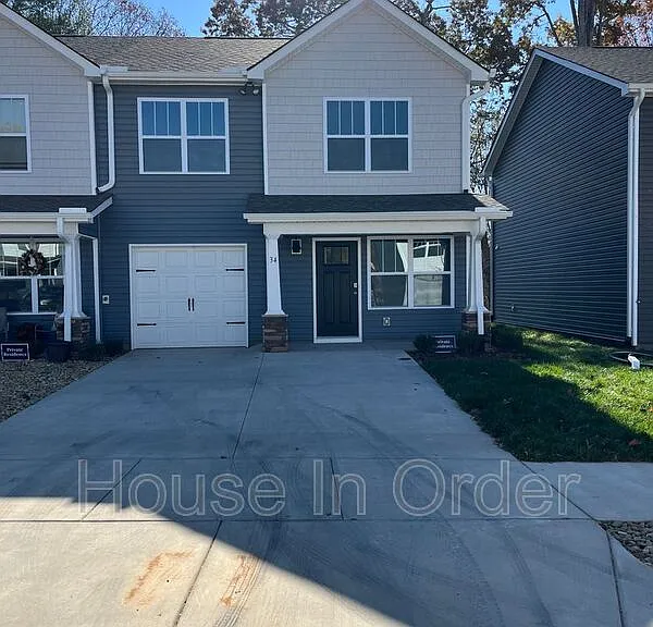 34 Malcolm Ct — Photo 1