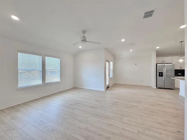 1821 Lazy Acres — Photo 8