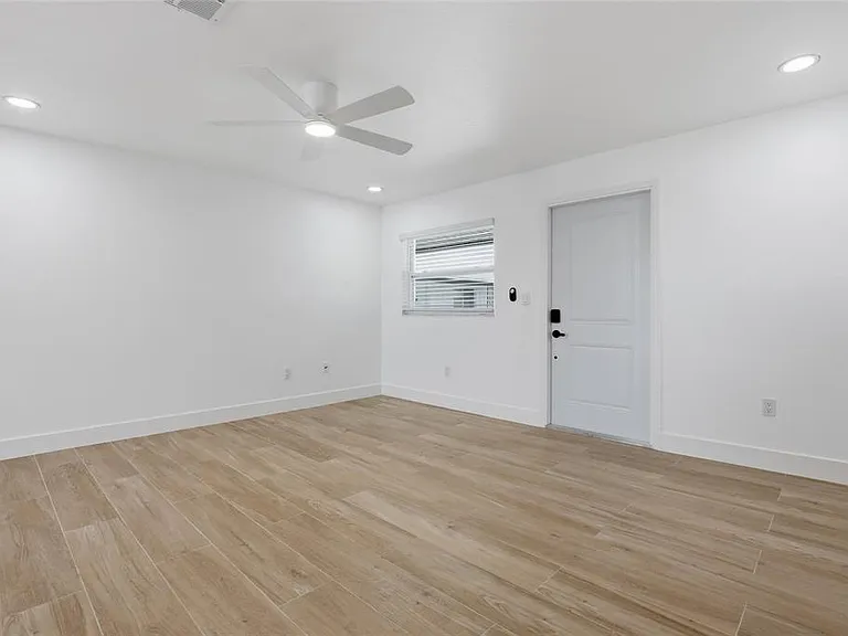 4460 Oakley St — Photo 5