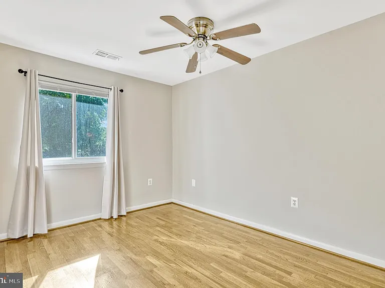 5021 Fleming Dr — Photo 40
