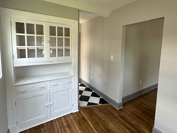 5th image of 2917 Drummond St