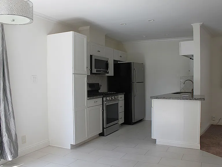 937 Hilldale Ave — Photo 13