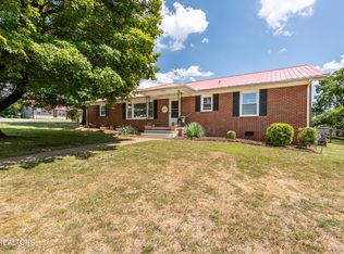 100 Shawnee Dr, Maryville, TN 37804