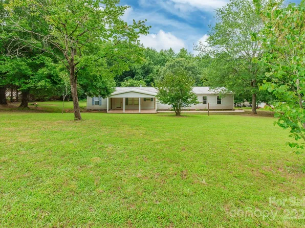 128 Scroggs Cemetery Rd, Statesville, NC 28677