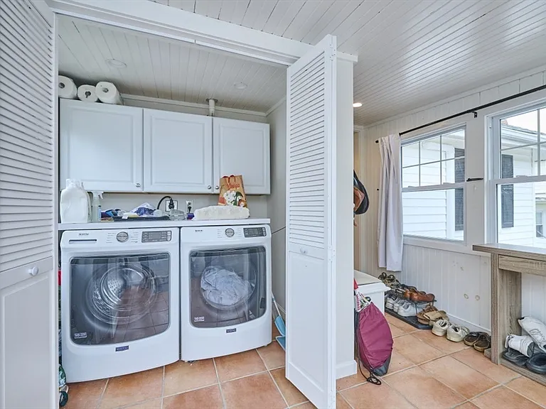 41 Lynde Ave — Photo 17