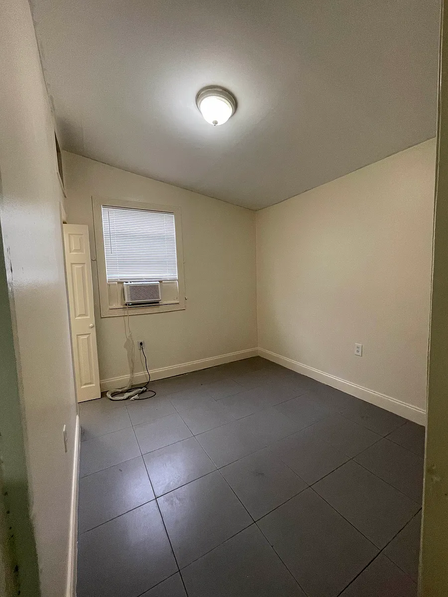 Building Photo - 266 NW 32nd St #2