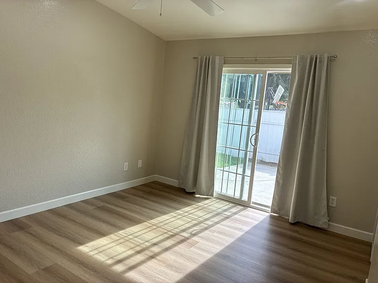 13927 Woodland Dr — Photo 45