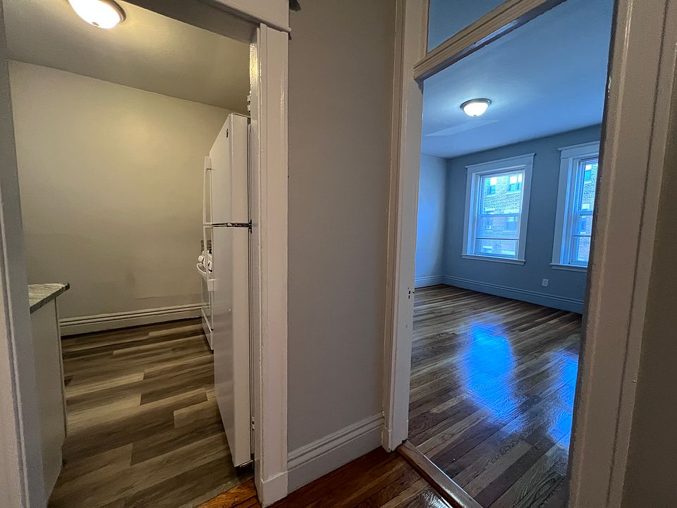 1st image of 376 Riverway APT 9