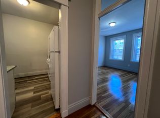 376 Riverway APT 9, Boston, MA 02115
