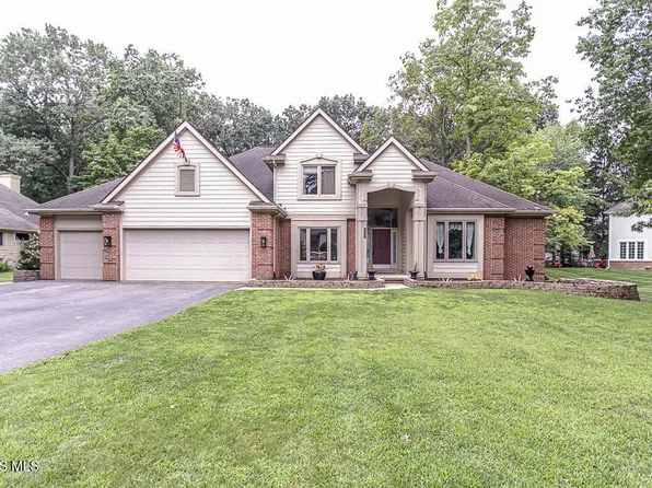 8563 Royal Birkdale Ln, Holland, OH 43528